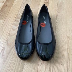 DKNY black flats-Brand new